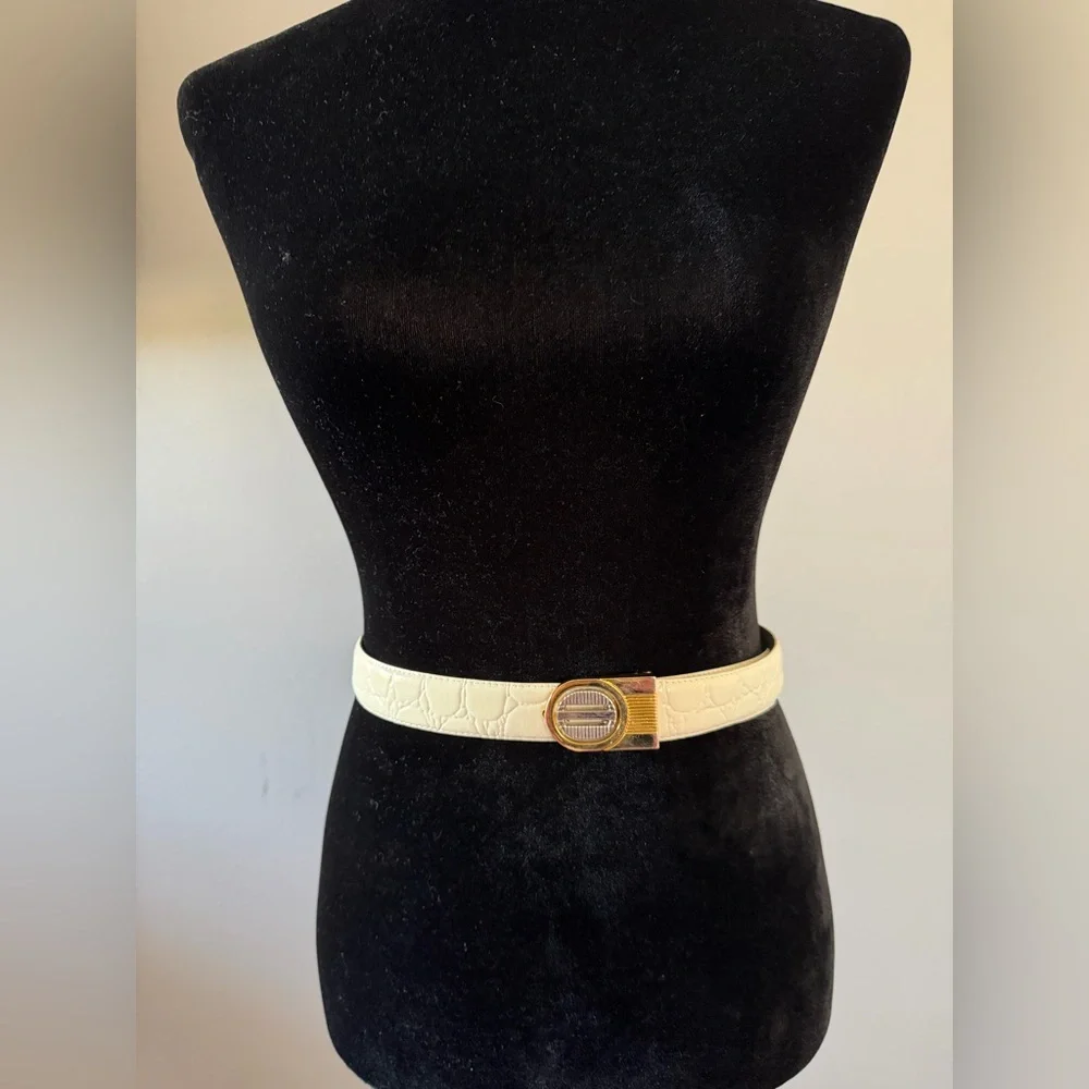 Elegant Cream‎ Belt with Gold Buckle